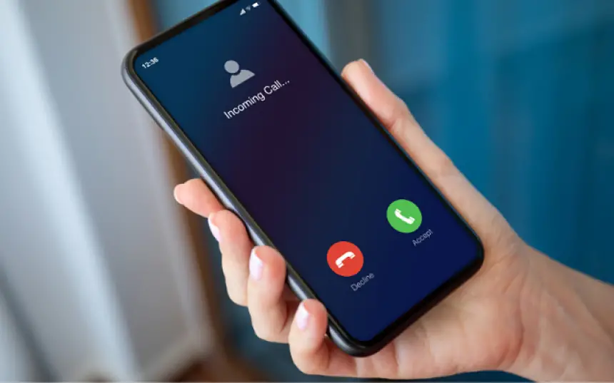 متخصص يكشف سبب التغير المفاجئ في شكل وإعدادات المكالمات الهاتفية